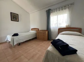 Charming 3-bedroom House With Shared Pool in Punta Prima, Torrevieja - Værelse