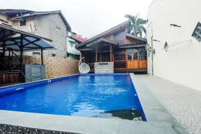 OYO Life 91606 Nadin Guest House Syariah - Piscine