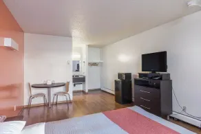 Motel Bo (Camrose) - Room