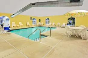 Microtel Inn & Suites by Wyndham Prairie du Chien - Piscine