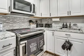 Work & Play in Baldwin! Cozy Apartment w/ Grill - Interiør