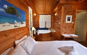Maya Cabins - Camera