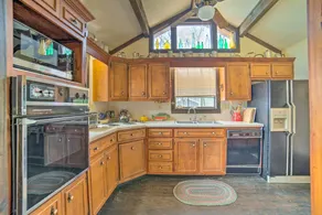 Authentic Retreat w/ Private Dock on Coosa River! - Innenbereich