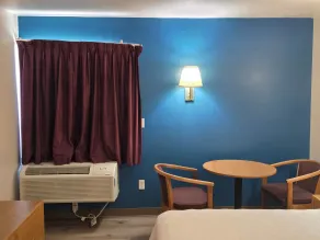 Economy Inn & Suites - Room
