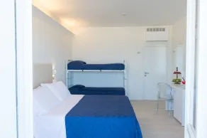 Kiss Beachfront Hotel & Restaurant - Chambre