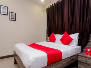 OYO 11855 Phoenix Hotel - Room