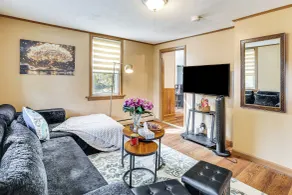 1 Mi to Main St: Riverside Torrington Apt w/ Yard - Interiør