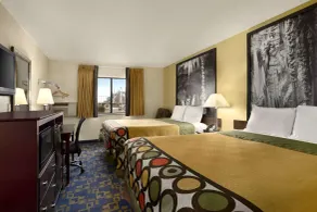 Super 8 by Wyndham Carlsbad - Chambre