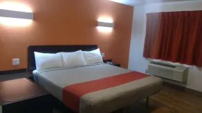 Motel 6-Clovis, NM - Room