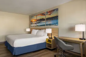 Days Inn by Wyndham Cocoa Beach Port Canaveral - Chambre