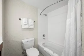 Holiday Inn Express Hotel & Suites Lincoln-Roseville Area by IHG - Salle de bain