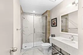 Best Western Plus Montreal East - Salle de bain