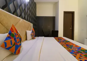 FabHotel K9 Regency I - Chambre