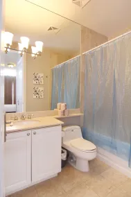 Pelicanstay at Square One Mall - Bathroom