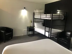 Matador Motor Inn - Room