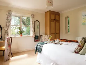 Hill Top Cottage - Room