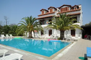 Captains Studios & Apartments - Pool