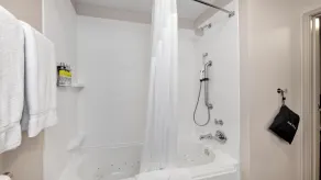 Holiday Inn Express & Suites Green River by IHG - Bathroom