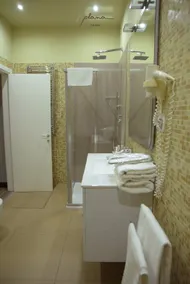 Plana Hotel - Bathroom