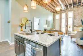Dtwn Loft in the Heart of Monett: Pets Welcome! - Interiør