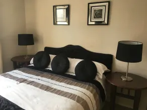Ferrybridge Hotel - Room