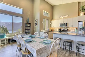 ¡NUEVO! 'Gorge Retreat' Carson Home con impresionantes vistas! - Interior
