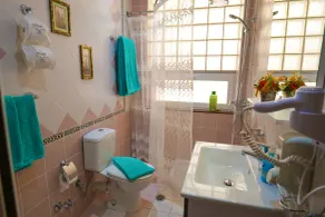 Hotel Lindi - Baño