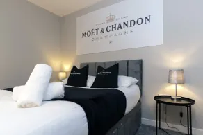 Champagne House - 3 Bedroom Townhouse - Room
