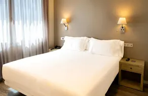 Bilbao City Center by abba Suites - Chambre