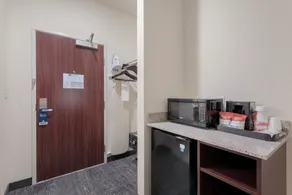 Cobblestone Hotel & Suites - Urbana - Chambre