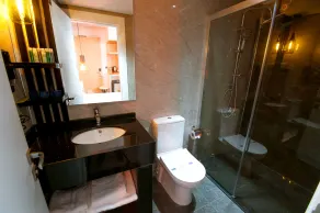 Luis Otel - Salle de bain