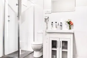 Airport Hotel Sydney - Bathroom