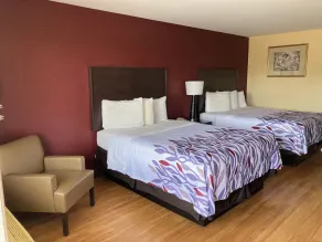 Red Roof Inn & Suites Cleveland, TN - Room