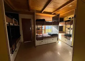 Misfits Hostel Shoja - Chambre
