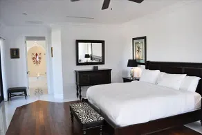 9 Bedroom Homes in Miami by TMG - Habitación