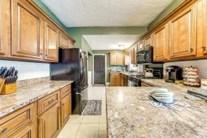 2 Mi to Dtwn: Spacious Apartment in Joliet - Interior