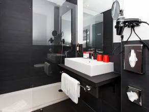 DORMERO Hotel Salzgitter - Badezimmer