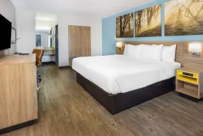 Days Inn by Wyndham Raleigh Glenwood-Crabtree - Rum