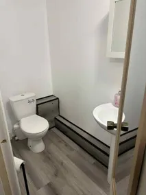 OYO Prince of Wales Country Hotel - Baño