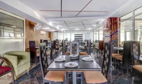 Xenious Grand Manor, Golf Course Extension Road, Gurugram - Restaurante