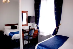 Ilfracombe House Hotel - near Cliffs Pavilion - Room
