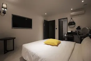 Yellow 8 Hotel - Habitación