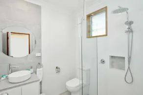 Wingham Motel - Bathroom