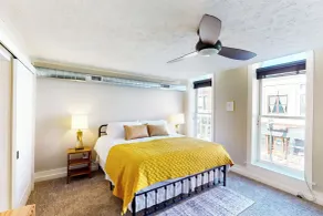 'downtown Delight' w/ Patio! 1 Mi to Ball State - Interior