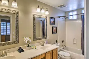 Pool, Hot Tub & Grill: Spacious Chandler Retreat - Interior
