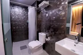 Hotel Calmo Chinatown - Bathroom