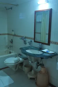 Hotel Apex - Bathroom