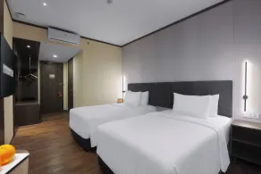 Harper Premier Nagoya Batam - Zimmer