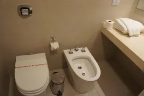 Olmos Suites - Bathroom