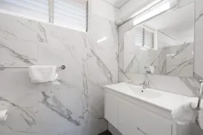 Gladstone CBD Motel - Bathroom